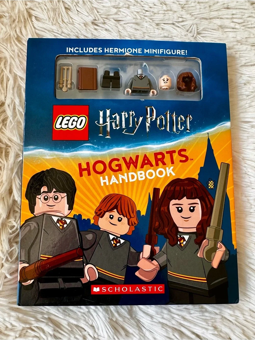 LEGO Harry Potter Hogwarts Handbook Hermione Minifigure Scholastic 2019 Complete